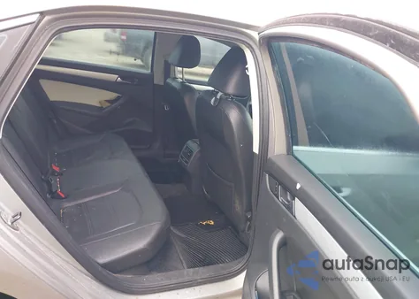 2013 Volkswagen Passat 2.5L Se z USA, uszkodzony, nr VIN 1VWBH7A30DC150923